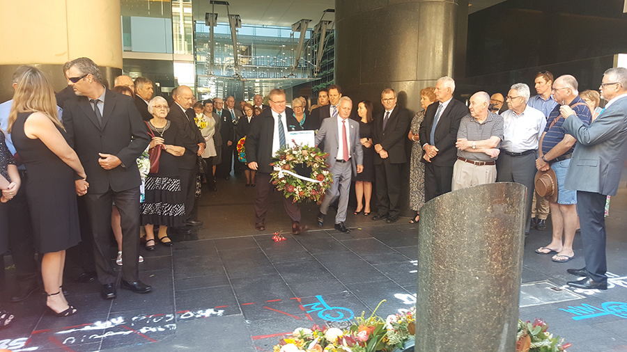USU General Secretary Graeme Kelly and Vice President Glen McAtear lay a wreath at the memorial