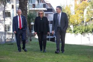 USU General Secretary Graeme Kelly, Randwick Mayor Lindsay Shurey, and General Manager Ray Brownlee meet to discuss Randwick Council’s new 10 days paid Family and Domestic Violence Leave policy.